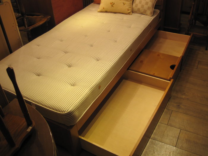 KOSUGA(コスガ)　シングルベッド　モデルルーム展示品　