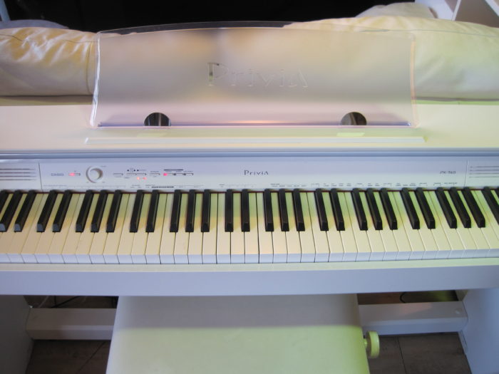 CASIO(カシオ)　電子ピアノ(PX-760)　“Privia”　ホワイト