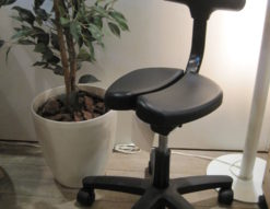 ayur-chair(アーユルチェアー)　姿勢矯正チェア(01)　腰痛改善　キャスター付　ブラック