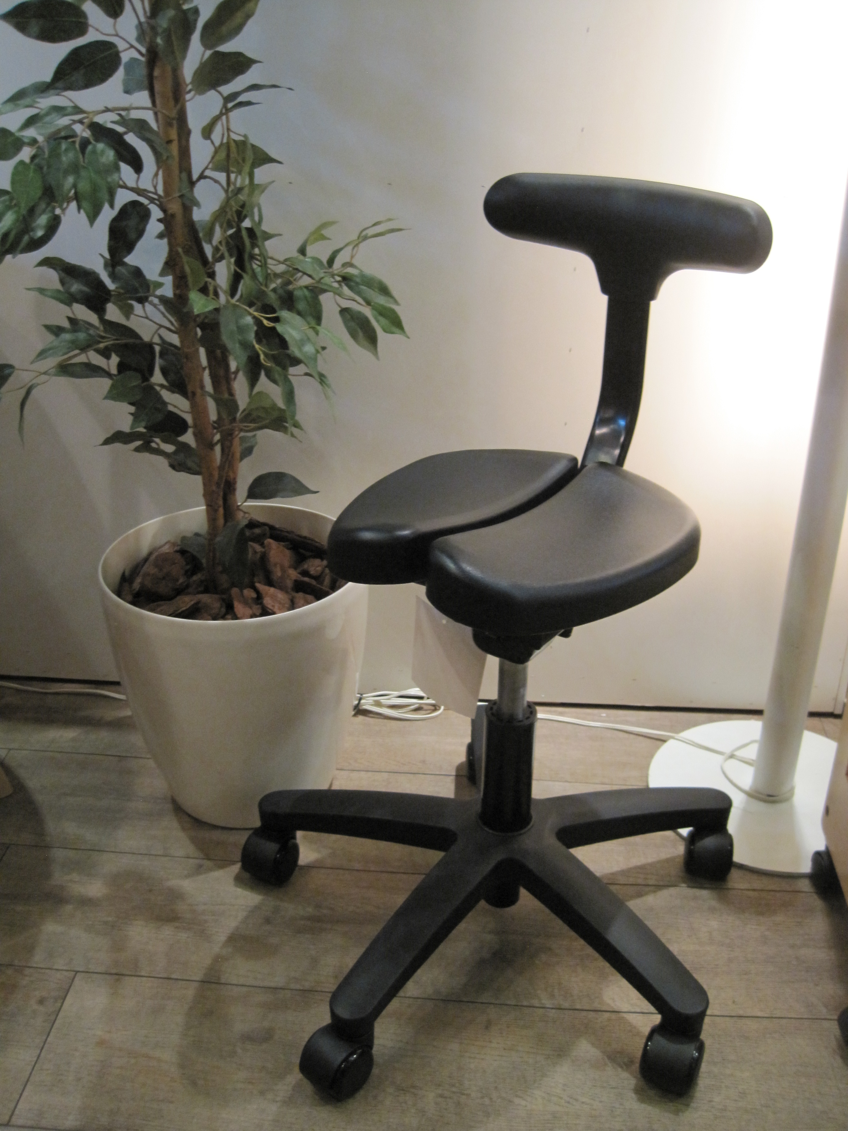 ayur-chair(アーユルチェアー) 姿勢矯正チェア“オクトパス” 腰痛改善