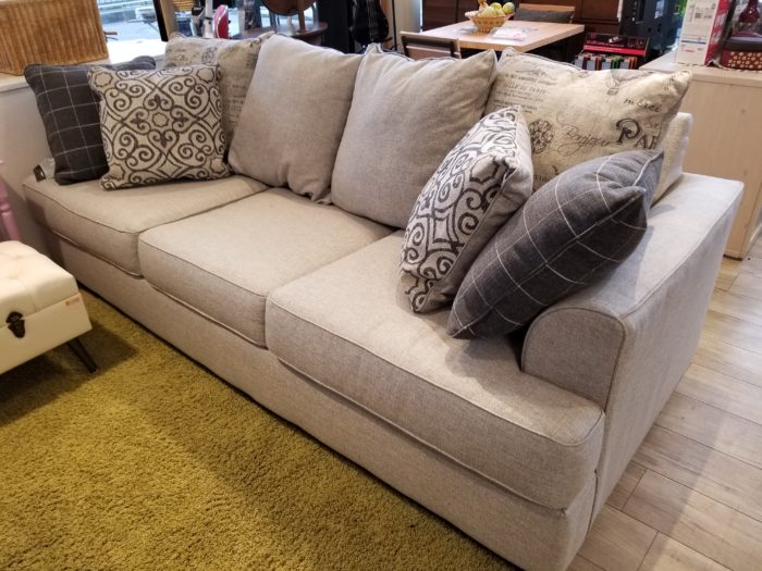 Ashley アシュレイ　三人掛け　ソファ　美品 Ashley アシュレイ 三人掛け ソファ 美品 Ashley アシュレイ 三人掛け