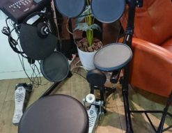 YAMAHA　ヤマハ　電子ドラム　DTX430K　椅子付き　譜面台　ヘッドフォン付き