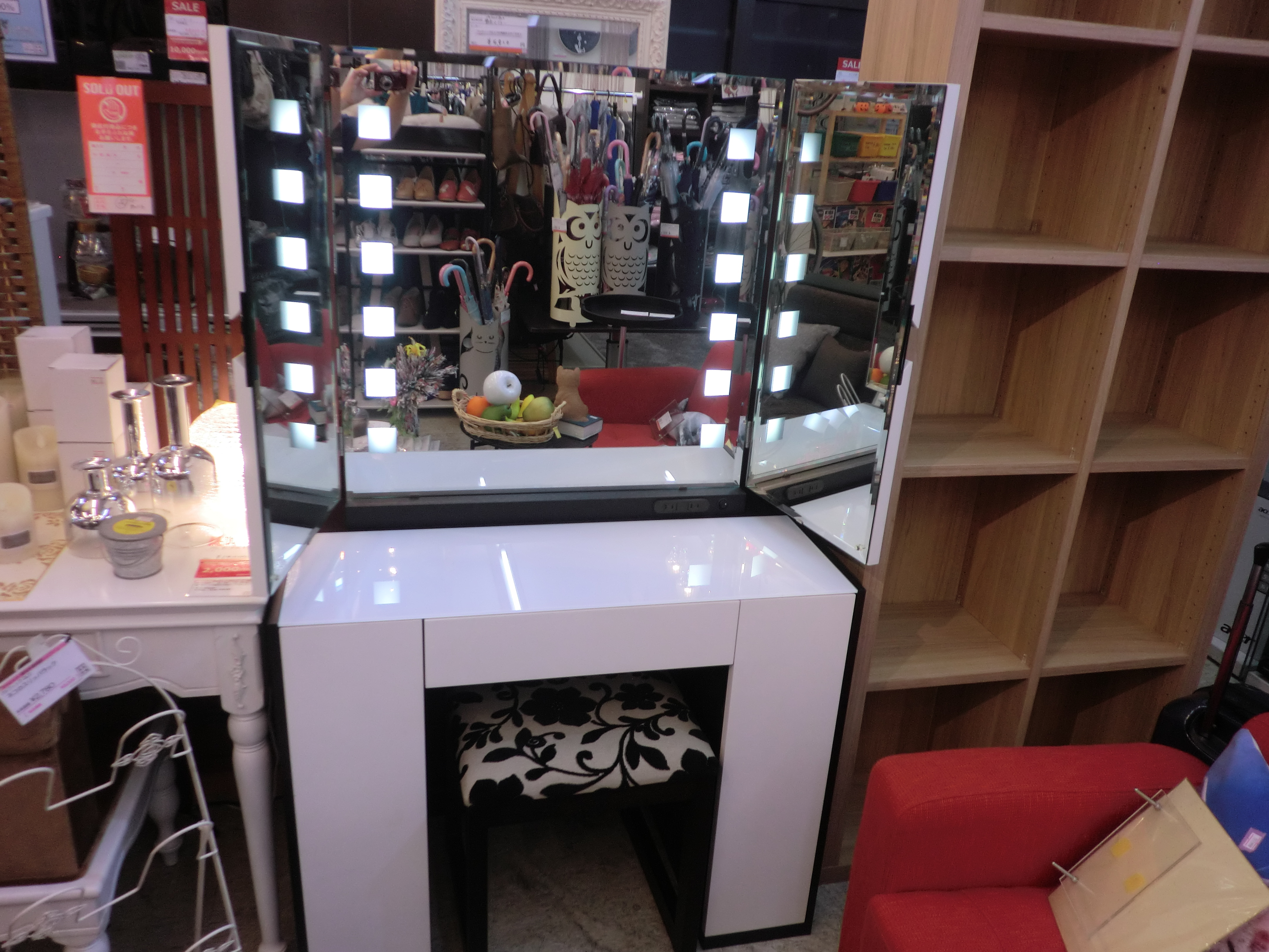 大塚家具 IDC大塚家具　三面鏡　ドレッサー　鏡台　松永家具 - 松永工房三面鏡の猫足ドレッサー IDC大塚家具 nao様専用 ドレッサー・鏡台