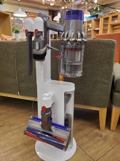 Dyson　ダイソン　SV12　コードレスクリーナー　掃除機　展示品　未使用品　超美品　スタンド付き