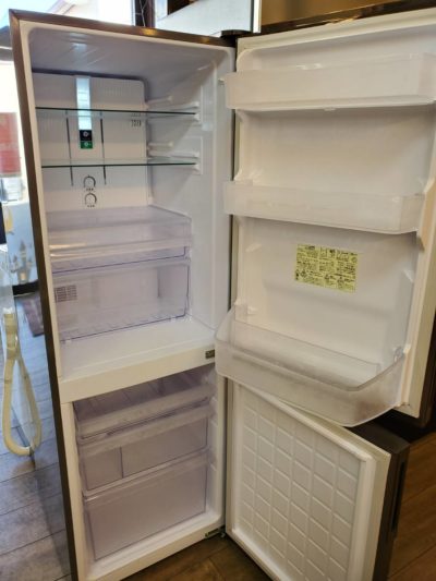 Sharp　シャープ　2ドア冷蔵庫　中型冷蔵庫　単身用　2018年