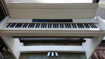 KORG　コルグ　電子ピアノ　2012年製　ホワイト　白