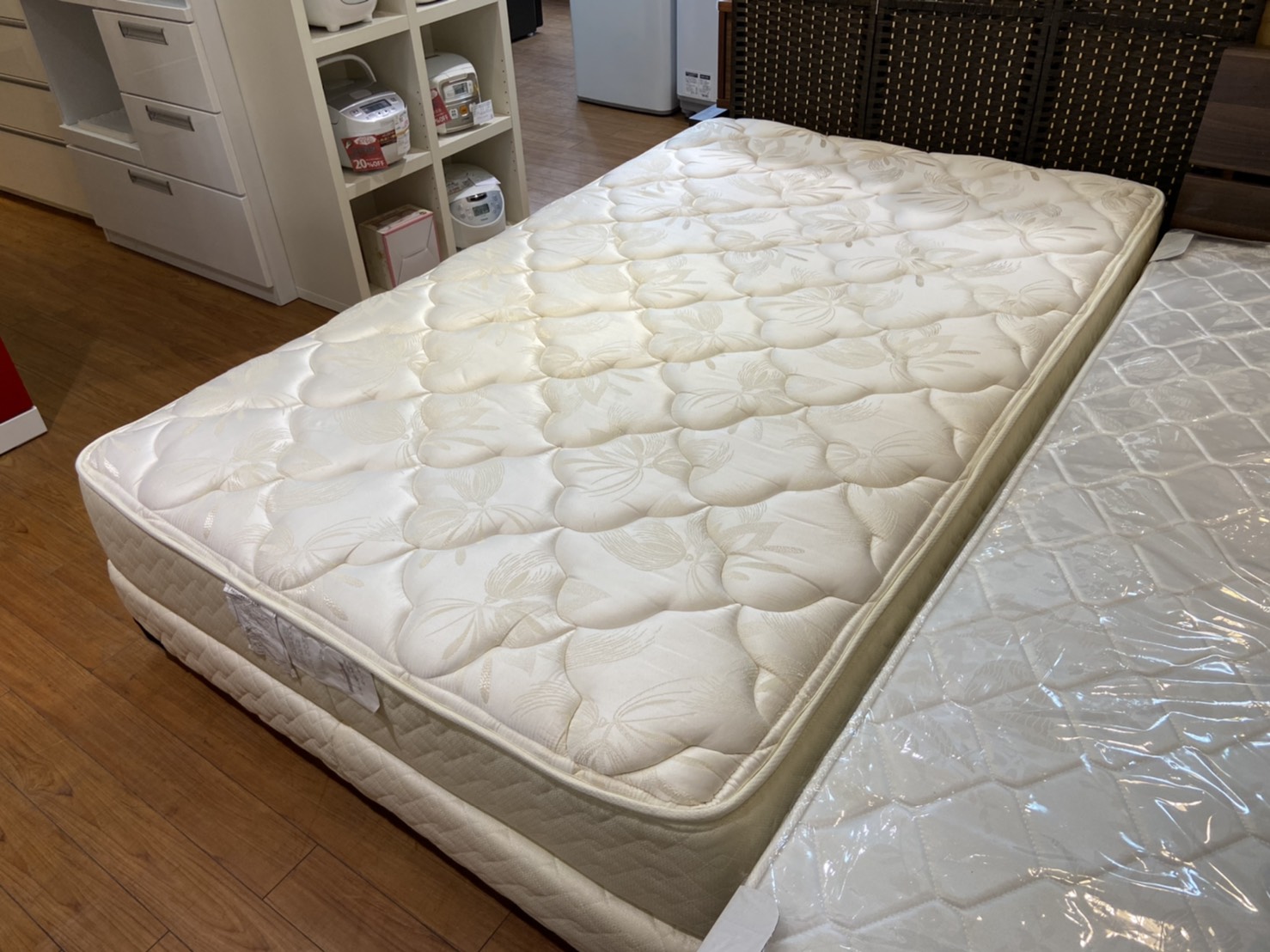 キングスダウン Kingsdown, Inc. セミダブルベッド買取ました！ | 愛知