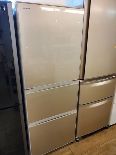 TOSHIBA　東芝　330L　3ドア冷蔵庫　2018年製　VEGETA　ベジータ　真ん中野菜室　単身者　うるおいラップ