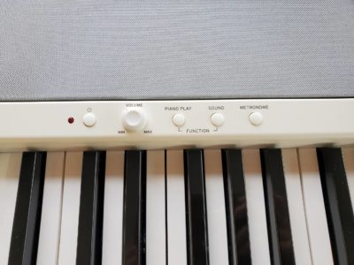 korg　コルグ　電子ピアノ　b2　デジタル　ピアノ　2019年式　2019年　高年式　新しい　イス付　ペダル　スタンド　譜面台　カバー　付属品あり　USB端子　スマホに接続