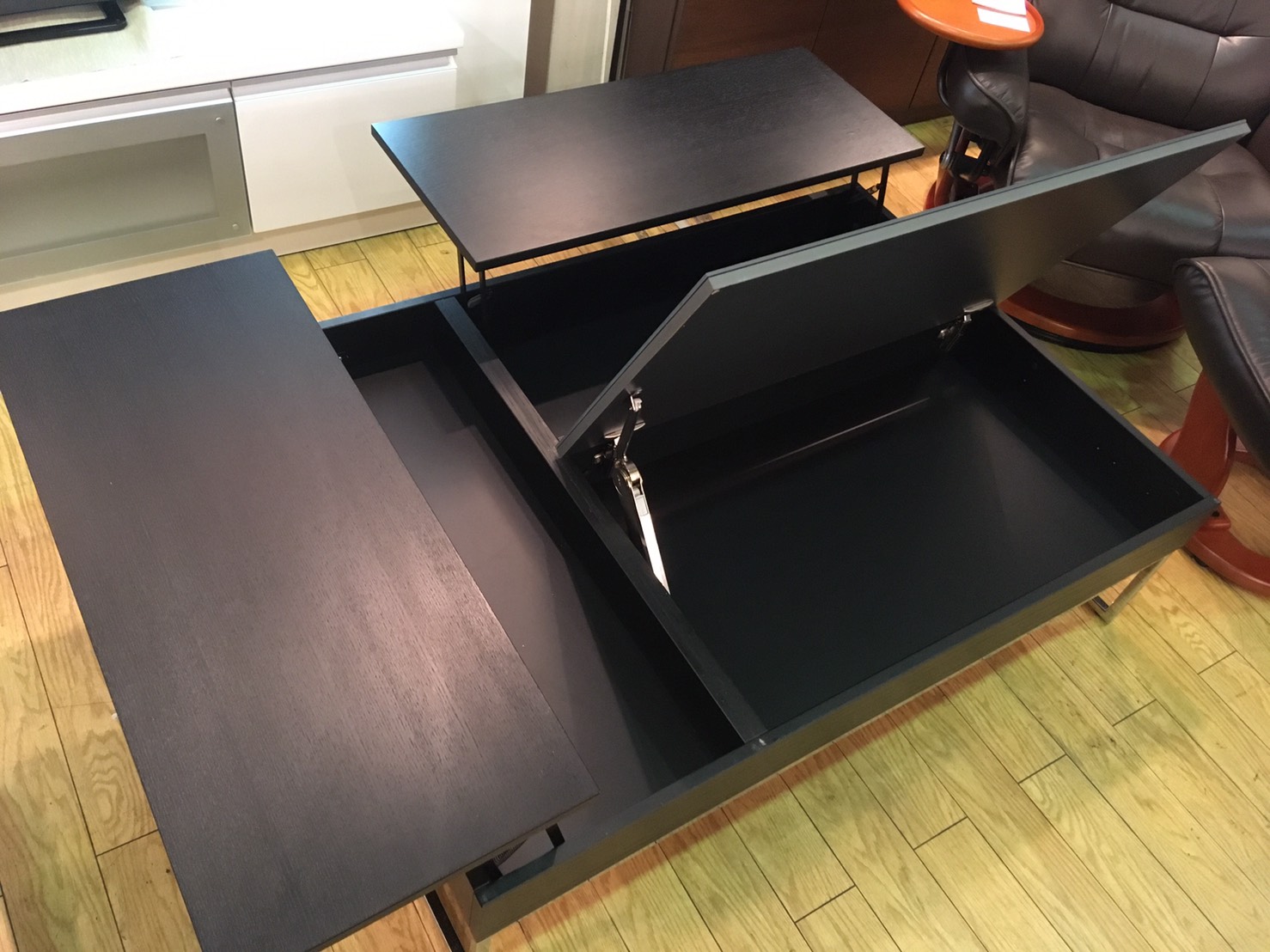 BoConcept ボーコンセプト CHIVA ブラック コーヒーテーブル 買取しました センターテーブル 収納付きテーブル パソコンデスク ガラス テーブル 北欧風 モダン | 愛知と岐阜のリサイクルショップ 再良市場
