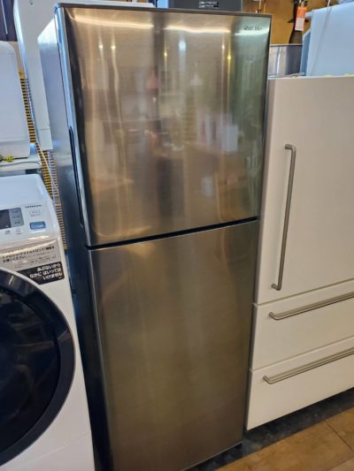 展示品　SHARP　シャープ　225L　2ドア　冷蔵庫　2020年製　今年のモデル　新品　美品　ガンメタ　シルバー　冷凍冷蔵庫　フレッシュルーム　節電　おススメ　単身用　1人暮らし　2人暮らし　2～3人暮らし