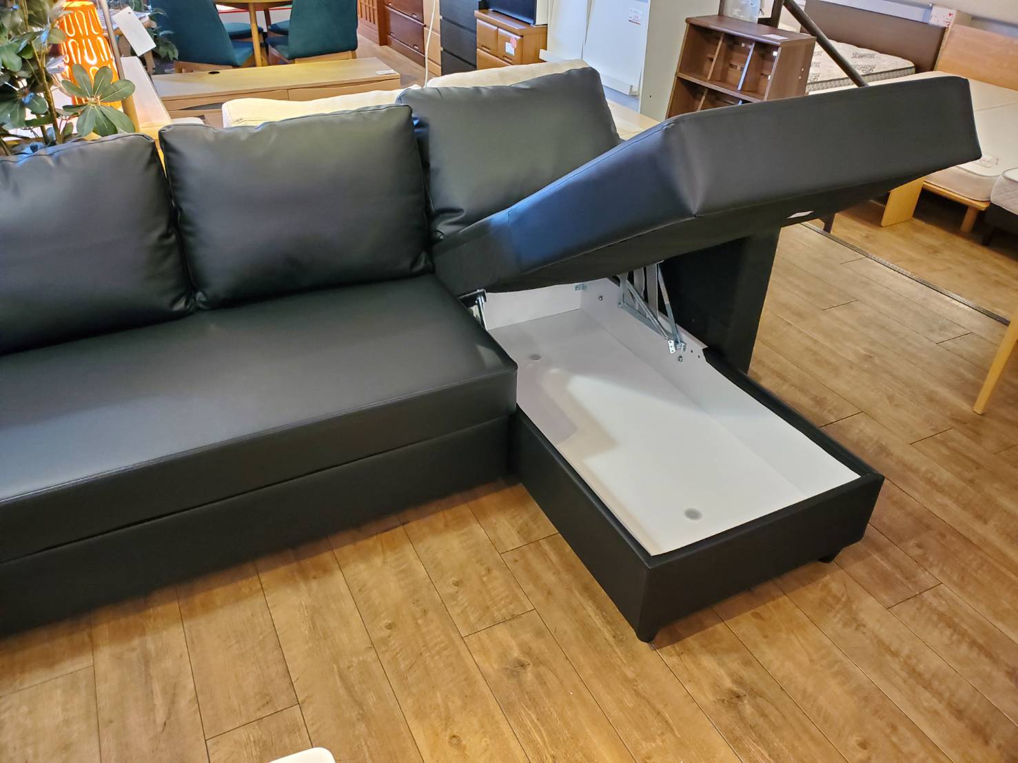 美品 ソファベッド ソフトレザー 跳ね上げ式 収納付き ブラック カウチソファ 買取しました 愛知と岐阜のリサイクルショップ 再良市場