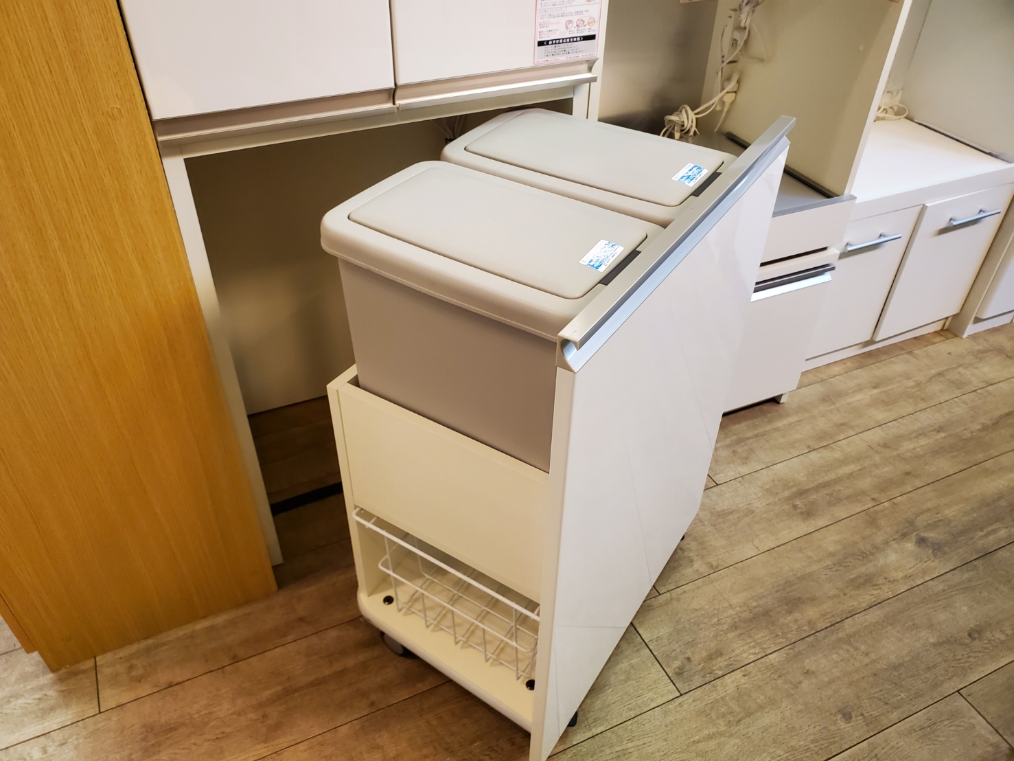 ☆Pamouna パモウナ レンジボード 白鏡面 収納力抜群 ダストボックス  