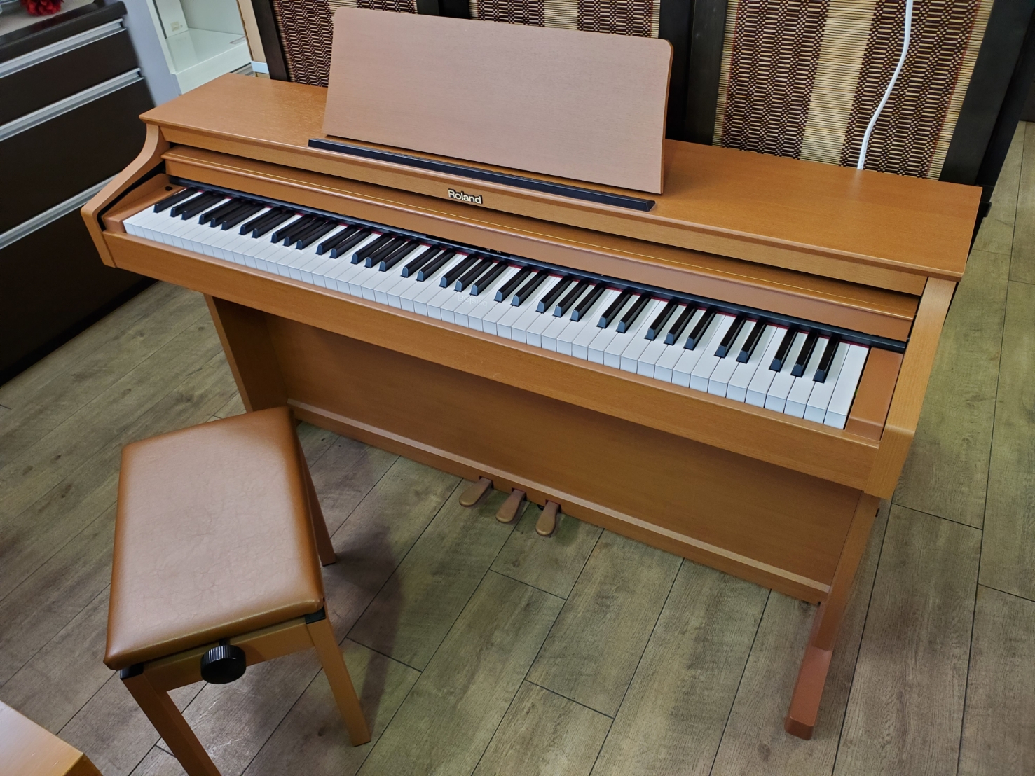 ☆ピアノ情報☆】Roland RP301/RWの中古が入りました！ | あぽろん |