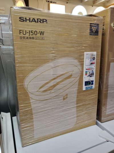 SHARP　シャープ　新品未使用　新品未使用品　超美品　空気清浄機　空気清浄機能　空気清浄　プラズマクラスター　集じん　箱入り　おススメ　早い者勝ち　リサイクルショップ　アウトレット　ホワイトカラー　コンパクト　薄型デザイン　薄型　省スペース　単身用　リビング　寝室　どこでも　子供部屋