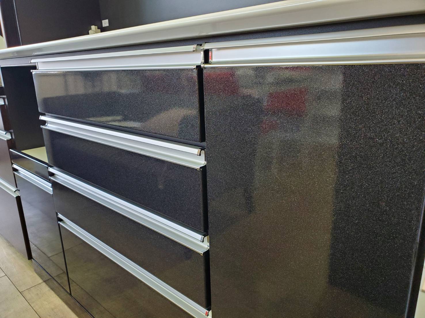 ☆新品 未使用品 展示品 大川家具 レンジボード ブラックパール 鏡面 