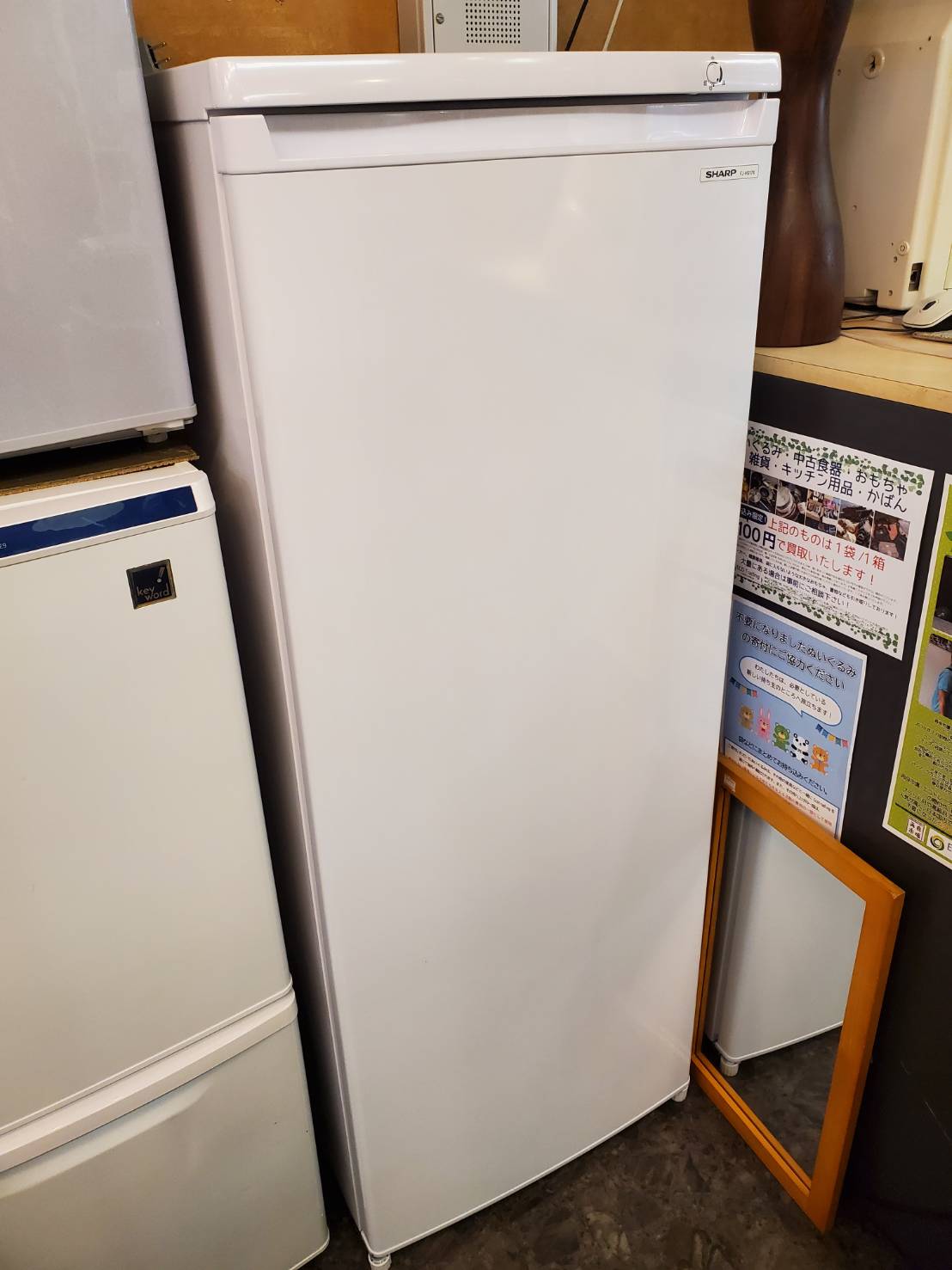 展示品 Sharp シャープ 167l 1ドア冷凍庫 18年製 右開き 省エネ ケース式 フリーザー 買取しました 愛知と岐阜のリサイクルショップ 再良市場
