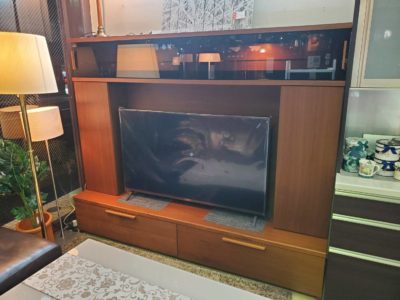 Meuble　モーブル　リビングボード　テレビボード　壁面収納　ウォールナット　黒ガラス　照明付　収納力　大型　55型テレビ