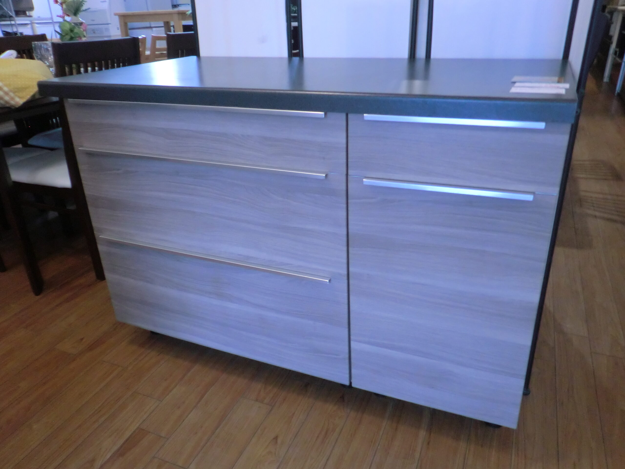中古品】キッチンカウンター 126cm幅×66.5cm奥行き 買い取りました