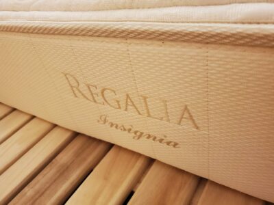 kingsdown　キングスダウン社　idc大塚家具　regalia　レガリア　insignia　インシグニア　柔らかいマットレス　柔らかめ　寝心地　マットレスブランド　高級　マットレス　ベッドフレーム　ナラ材使用　引き出し収納付き　オススメ　ナチュラル　和モダン　和室　和風　モダン　ナチュラルテイスト　ワイドダブルサイズ　ダブルベッド　Wベッド　ワイドWベッド　リサイクル　中古品　広々