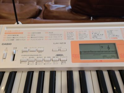 CASIO / カシオ　光ナビゲーション 電子キーボード　マイク付き　LK-123