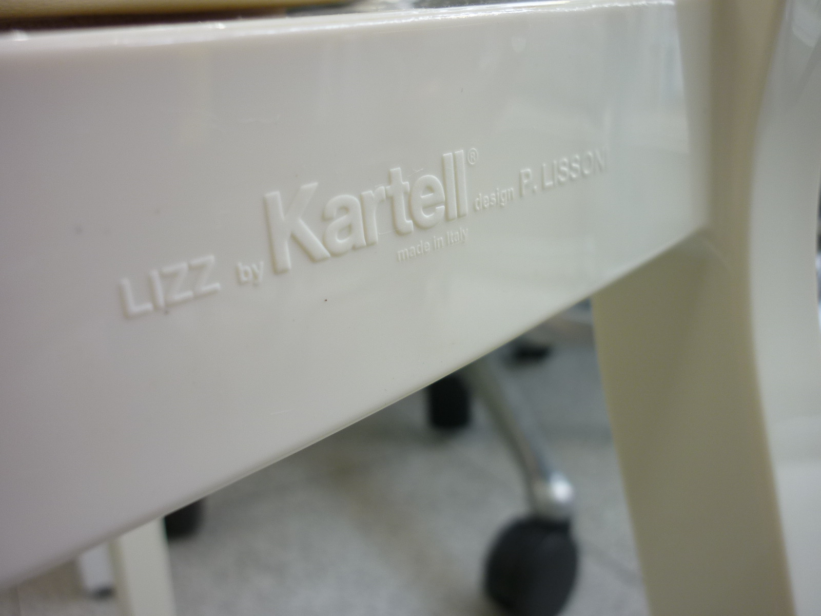 □ 在庫あり □ Kartell カルテル LIZZ MAT CHAIR リズマットチェア