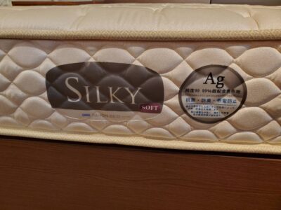 nihon bed　にほんベッド　silky　シルキー　シングルサイズベッド　おススメ　やわらかい　やわらかめ　ベッドフレーム　マットレス　高級マットレス　寝具　超美品　使用期間短め　短期使用　ポケットコイルマットレス　1点モノ　コンセント照明付き　コンセント　照明