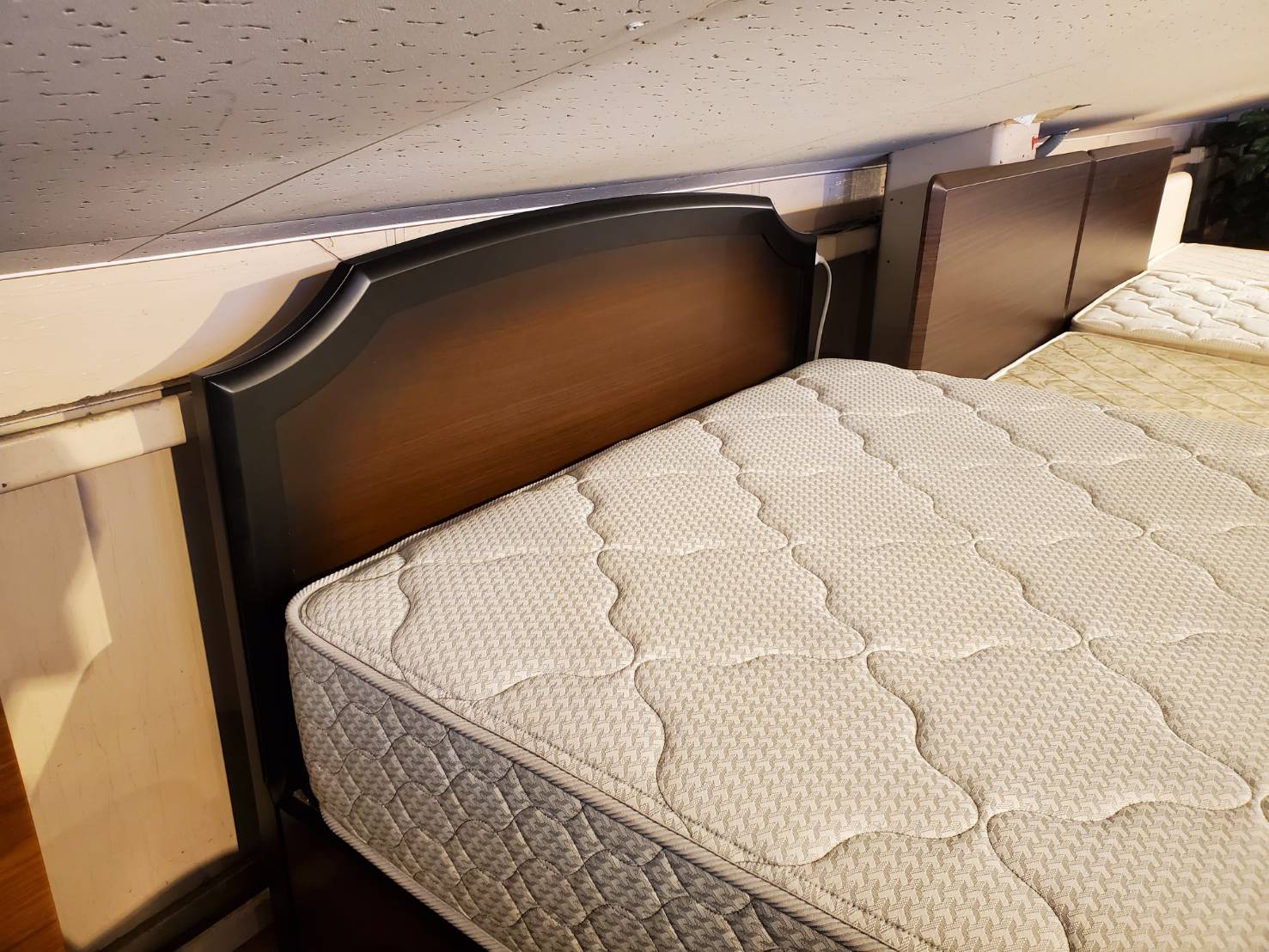 Simmons（シモンズ）のセミダブルベッド買取入荷いたしました  