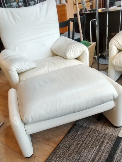 Cassina-ixc カッシーナ ブランド家具 リビング家具 オットマン付き 1シーターソファ