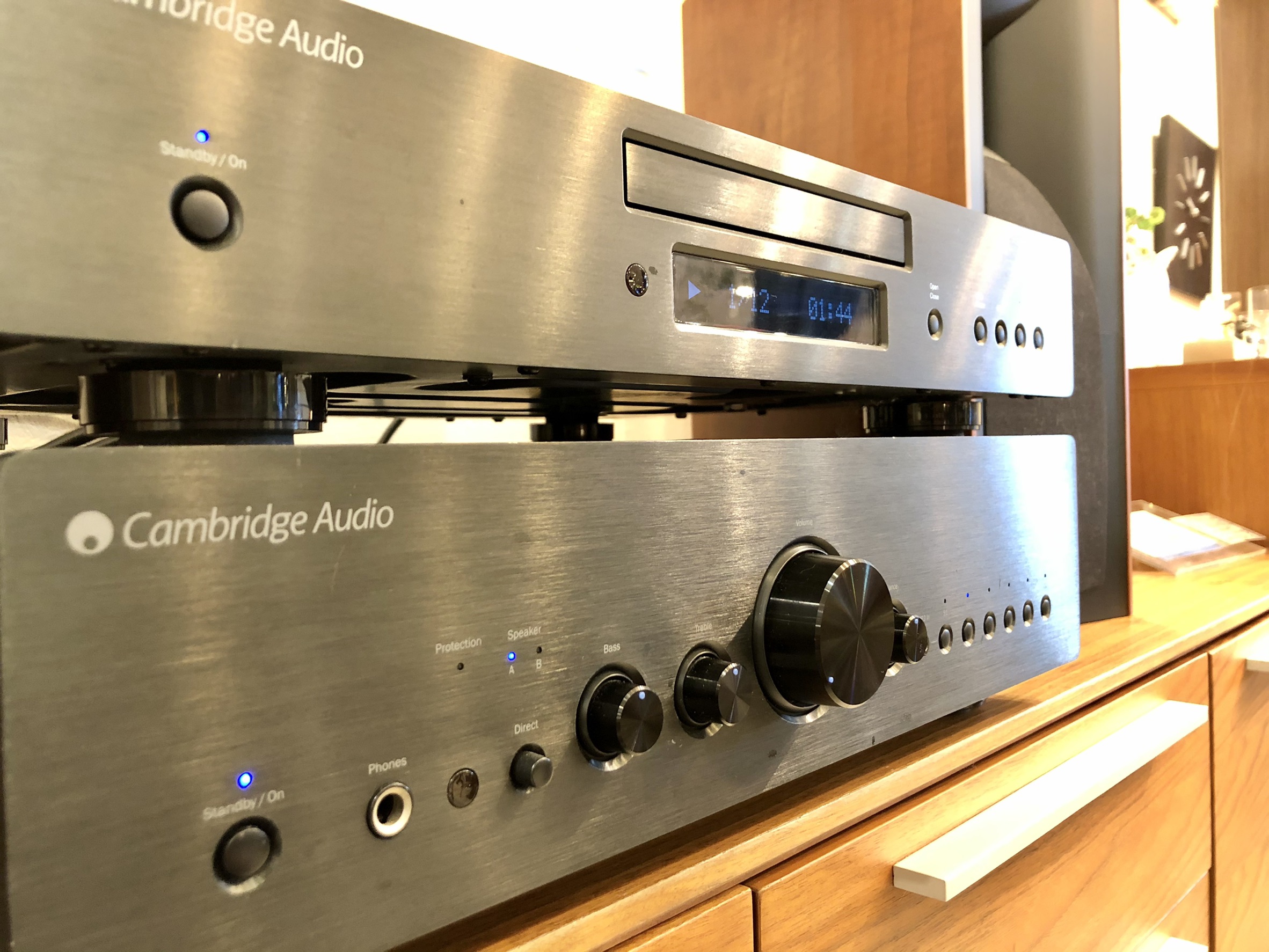 ヤマハ、“ピュアオーディオ再生に徹した”エントリー向けCDプレーヤー「CD-S303」 - 価格.com