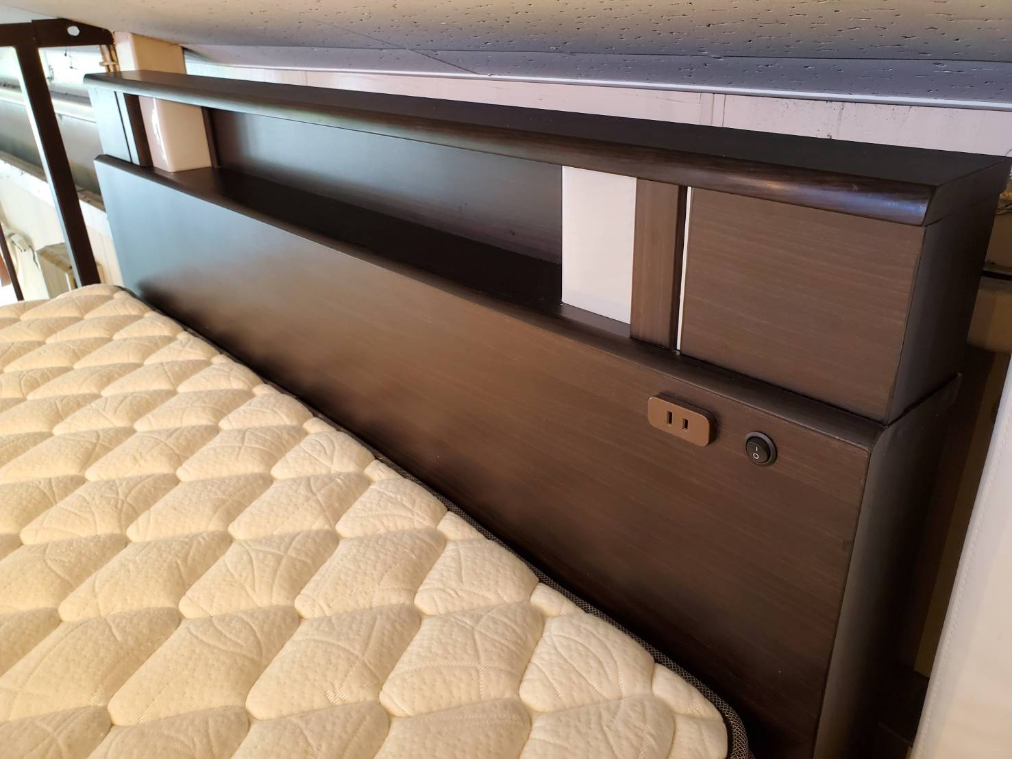 Tokyo Interior 東京インテリア ダブルベッド 照明付 コンセント付 ダークブラウン ダブルサイズベッド 買取しました 愛知と岐阜のリサイクルショップ 再良市場