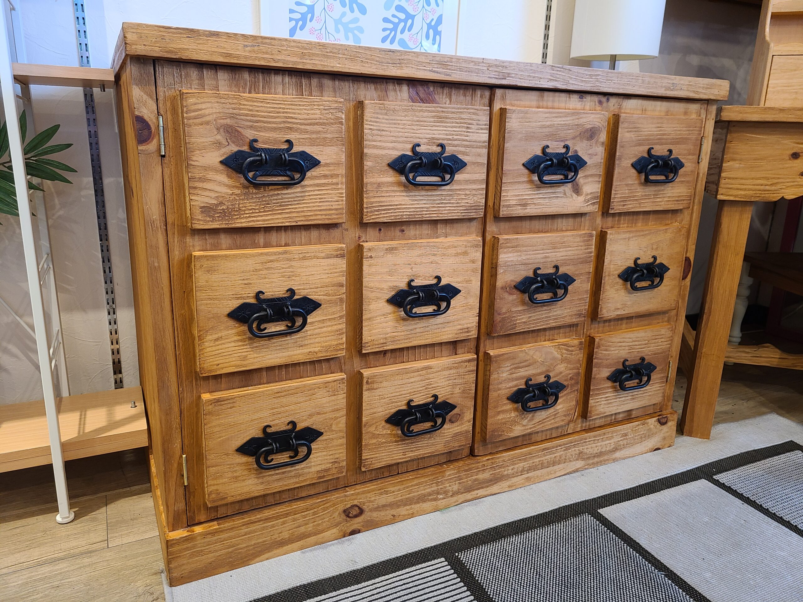 お値段相談OK 3/28まで出品 カントリー調 アンティーク風 キャビネット