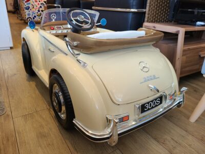 電動乗用ラジコンカー　BENZ 300S　ベンツ　電動乗用玩具　正規ライセンス品　クリーム色