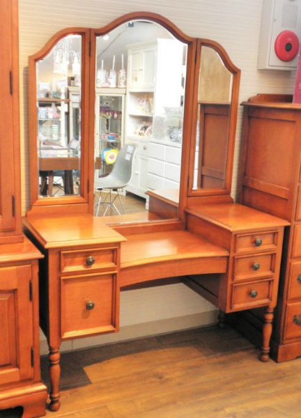 横浜ダニエル ドレッサー 鏡台 丸型ミラー ビンテージ アーリーアメリカン 横浜ダニエル ドレッサー 鏡台 丸型ミラー ビンテージ アーリー