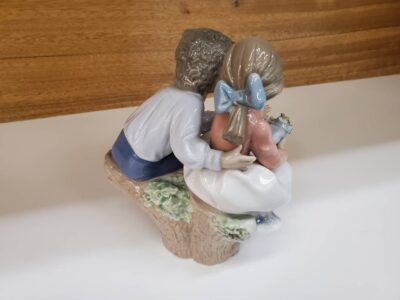 Lladro　リヤドロ　フィギュア　フィギュリン　オブジェ　ポーセリン人形　置物　雑貨　インテリア　飾り　2人の子供　少年　少女　作品名不明　おすすめ　おしゃれ　きれい　美しい