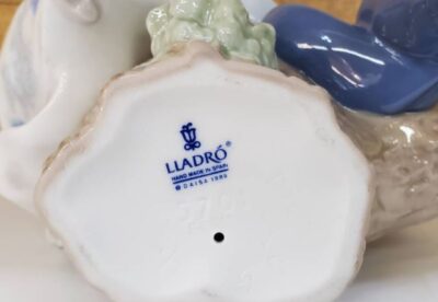 llaero　リアドロ　リヤドロ　フィギュリン　陶磁器　磁器人形　ポーセリン　リサイクルショップ　リサイクル　再良市場　天白区　名東区　買取　出張買取　高価買取　販売　お値打ち　特価　セール　サマーセール　セール中　最終日　オススメ　オシャレ　美しい　綺麗　男の子と女の子　可愛い　花を愛でる　触らないで　出会い