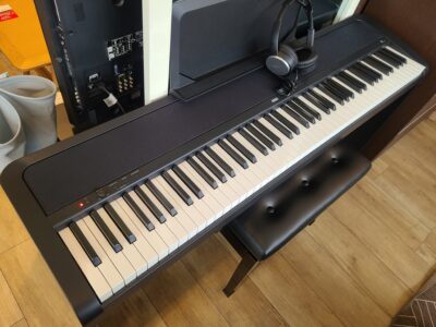 KORG / コルグ　デジタルピアノ　88鍵盤 電子ピアノ　B1　2017年製　ヘッドフォン・イス付き