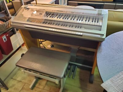 YAMAHA　ヤマハ　Electone　エレクトーン　STAGEA mini　ステージア　ミニ　専用鍵盤蓋　イス　昇降椅子　ピアノ椅子　キャスター付き　ELB-01K　フットペダル　高機能　べージック鍵盤　レトロ　2015年製　おススメ　お洒落　オシャレ　オススメ