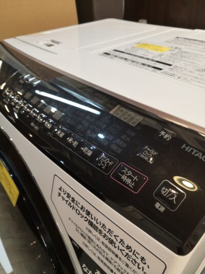 HITACHI Drum type washer / dryer 1