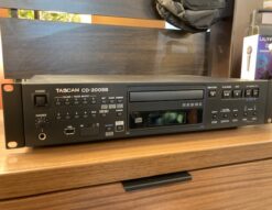 TASCAM＊業務用CDプレーヤー（CD-200SB,2020年製)買取しました！