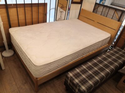 IDC Otsuka Kagu Semi-double bed