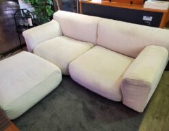 Cassina ixc.　カッシーナイクスシー　3シーターソファ　ソファ　3人掛け　3人用　オットマン付き　スツール付き　足置き付き　アイボリー　ホワイト　ファブリック　ロータイプ　ローソファ　低め　オシャレ　お洒落　オススメ　おススメ