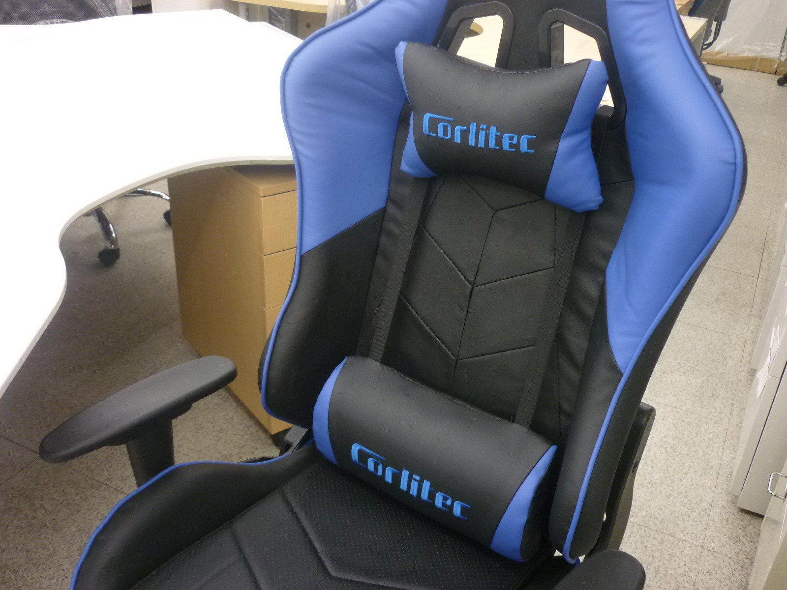 □未使用品□ ゲーミングチェア フットレスト付き 入荷しました 
