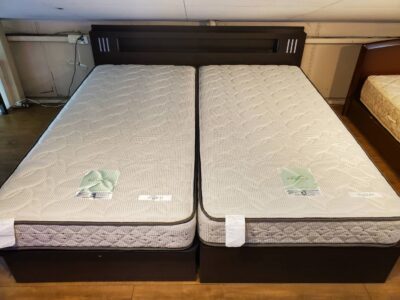 TOKYO interior　東京インテリア　dream bed　ドリームベッド　キングベッド　キングサイズ　ベッド　シングルベッド×2　シングルサイズベッド　2台　2本　ツイン　ポケットコイルマットレス　跳ね上げ収納　跳ね上げ式収納　引き出し収納　収納付き　照明付き　コンセント付き　美品　おススメ　お洒落　上品