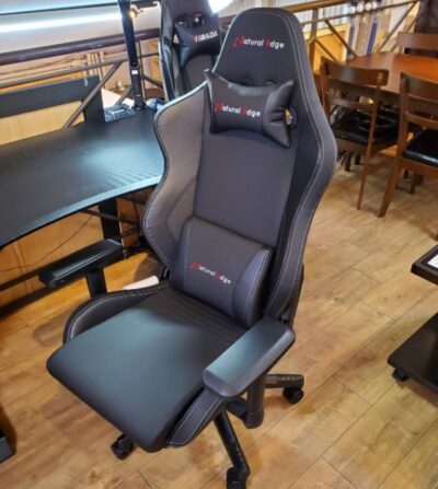 Natural Edge　ハイエンドゲーミングチェア　ゲーミングチェア　レザー　ブラック　ウレタン　ガス圧リフト　ヘッドレスト　ランバーサポート　耐荷重150㎏　低反発マット　リクライニング　3Dアームレスト　おススメ　美品　ゲーマー　オフィスチェア　オフィス　テレワーク　在宅ワーク　腰痛対策　展示品　未使用品