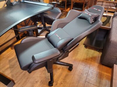 natural edge　ナチュラルエッジ　ハイエンド　ゲーミングチェア　未使用　キレイ　新古品　PUレザー　高級ウレタン　ガス圧リフト装置　低反発　可動式アームレスト　リサイクルショップ　リサイクル　再良市場　天白区　名東区　買取　出張買取　高価買取　販売　お値打ち　特価　1点物　1点モノ　早い者勝ち　おすすめ　150㎏まで　チェア　椅子　仕事用　
