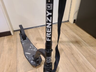 FRENZY / フレンジー　キックスクーター　FR230 V2 ビッグウィール　キックボード　イギリス製　ブラック
