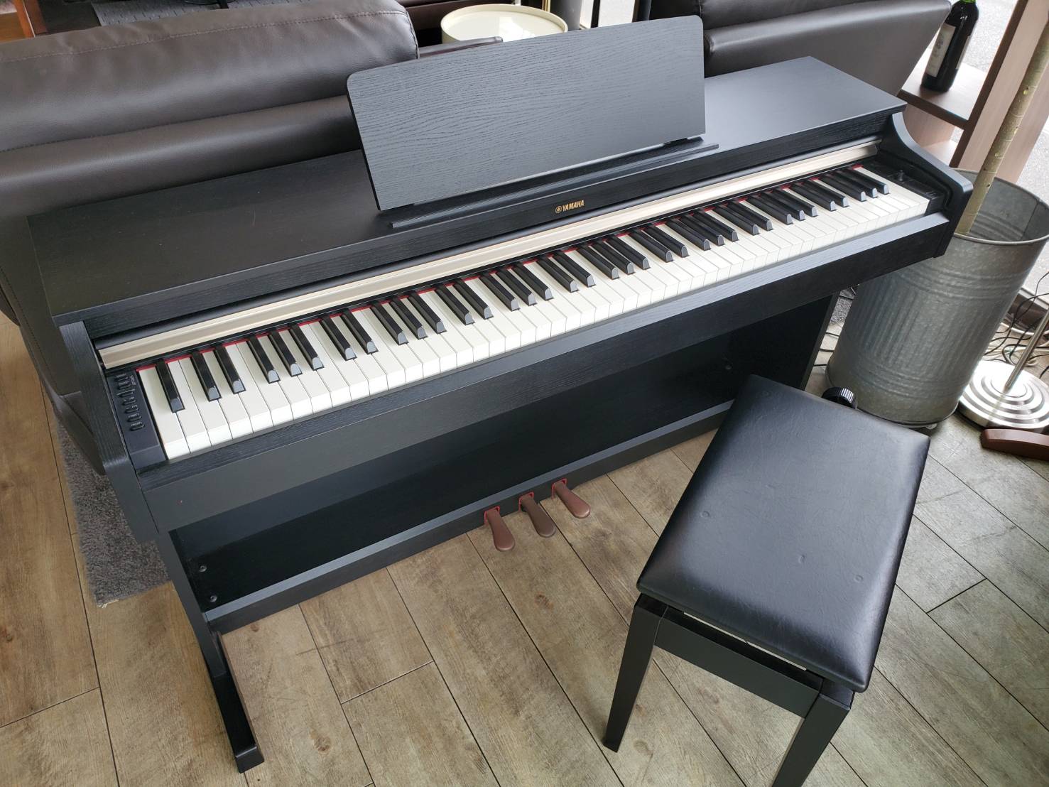 ☆YAMAHA ヤマハ ARIUS アリウス 電子ピアノ 高低椅子付き ブラック 