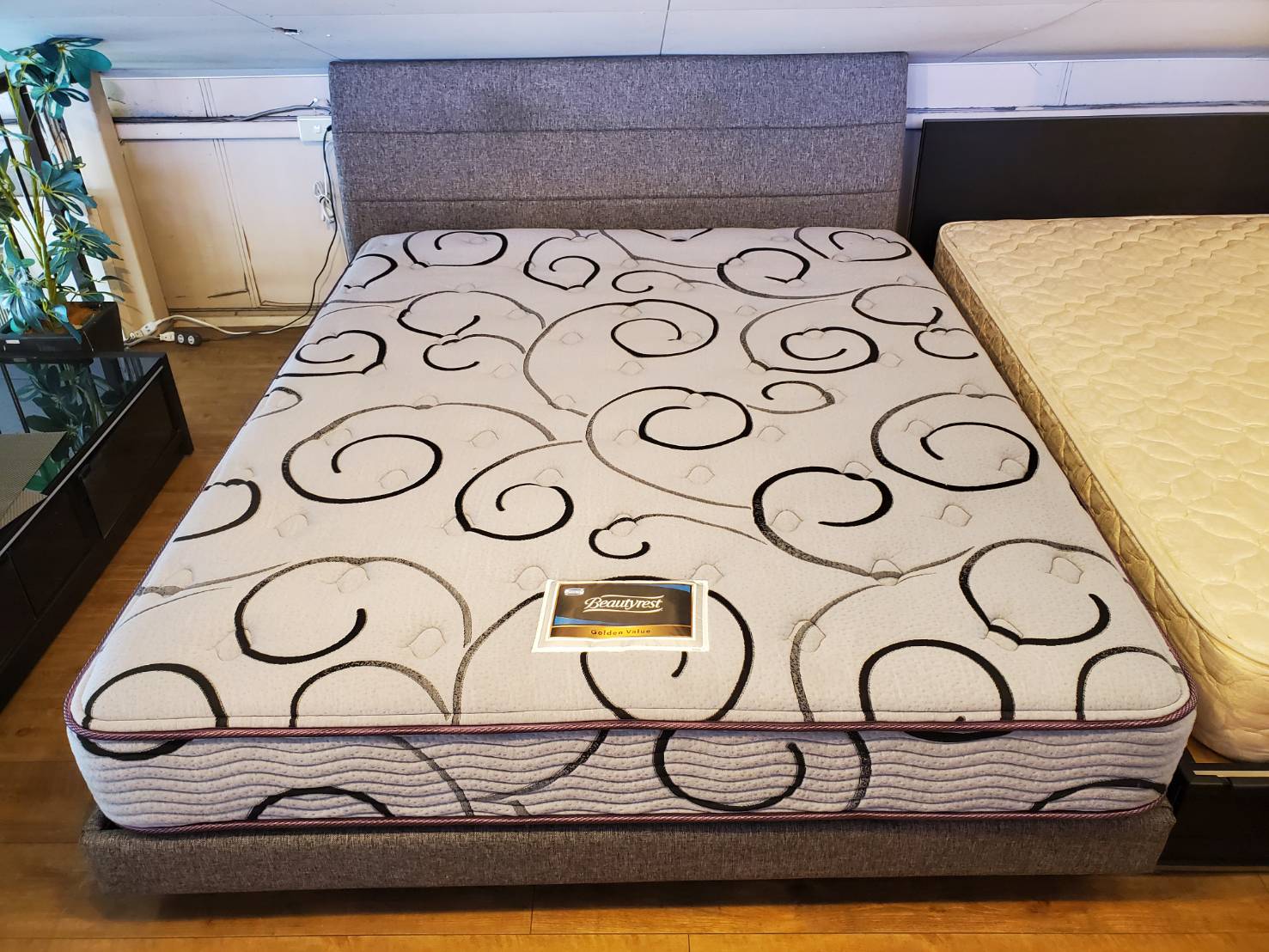 ☆dream bed ドリームベッド SIMMONS シモンズ Beautyrest ビューティレスト クイーンベッド 布張り クイーンサイズ ベッド  買取しました☆ 愛知と岐阜のリサイクルショップ 再良市場