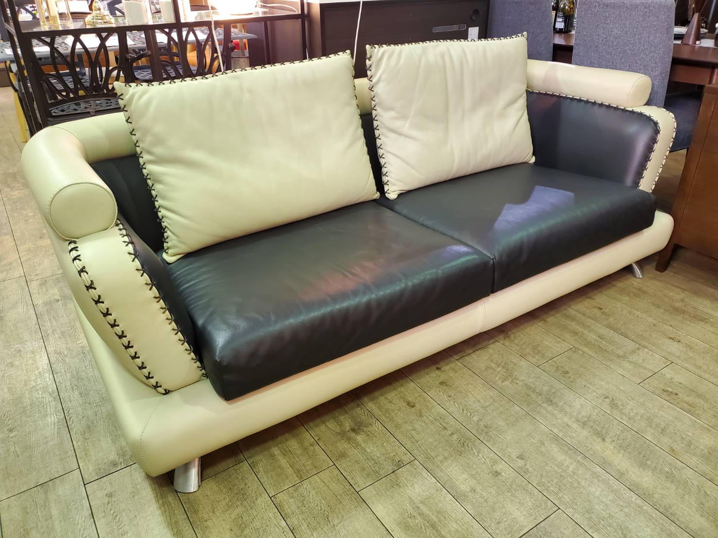 トリプルソファ フォルメンティ 端的 購入価格100万 総革張り 